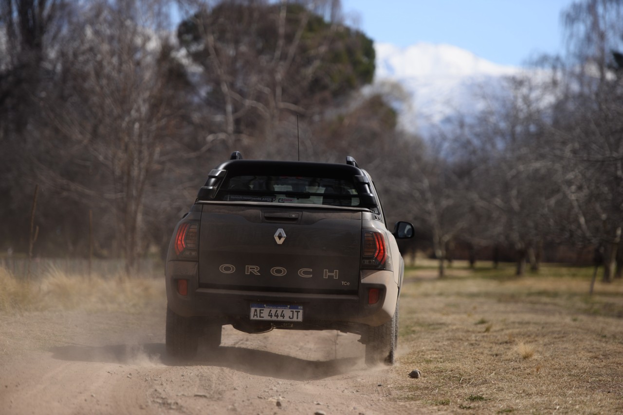 Renault Oroch: Iujj1UxnfgYKB9rLTFAv8WpZXo27hy-metabGFuemFtaWVudG8gb3JvY2ggKDUpLmpwZw==-.jpg