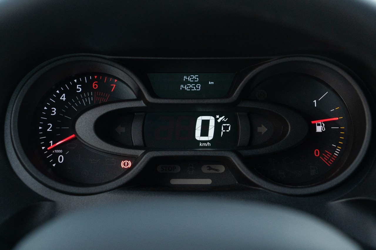 Renault Oroch: bzWn2f8RIvtbXu4JEMFrb504qgWqnW-metaT1JPQ0gtT1VUU0lERVIgKDM1KS5qcGc=-.jpg