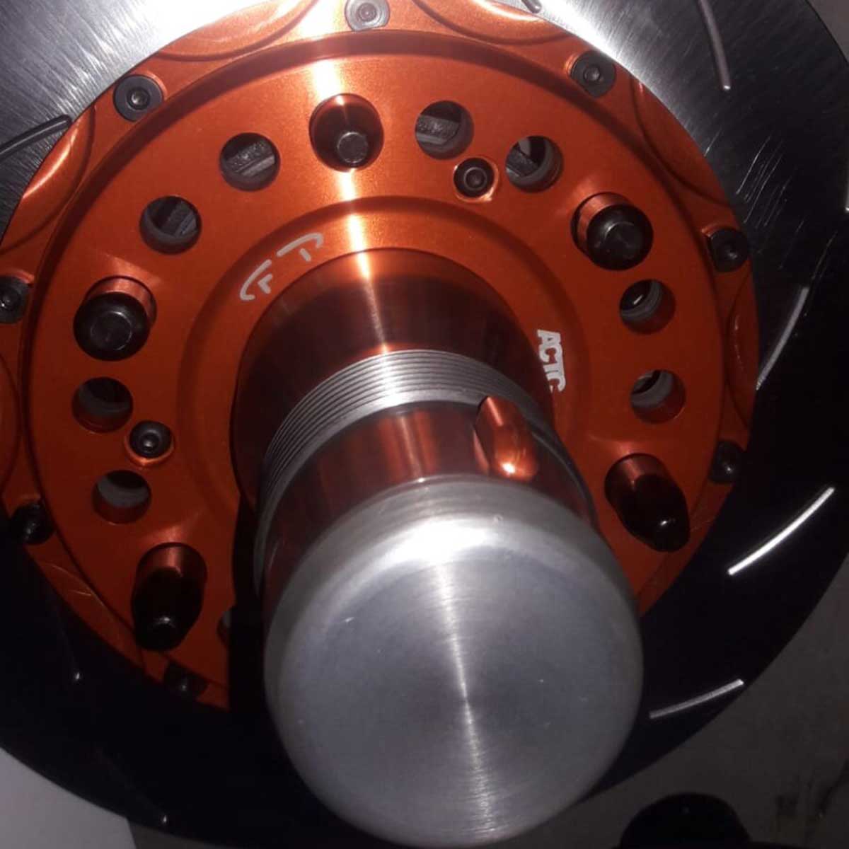 La tuerca central del Turismo Carretera: Tuerca-2.jpg