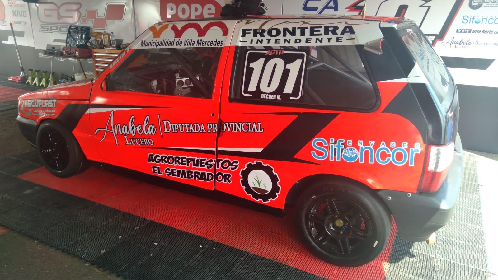 Los boxes del Turismo Pista en Concepción del Uruguay: 60d5d078-3ea0-4da2-ba57-89d33a29d0a3.jpg